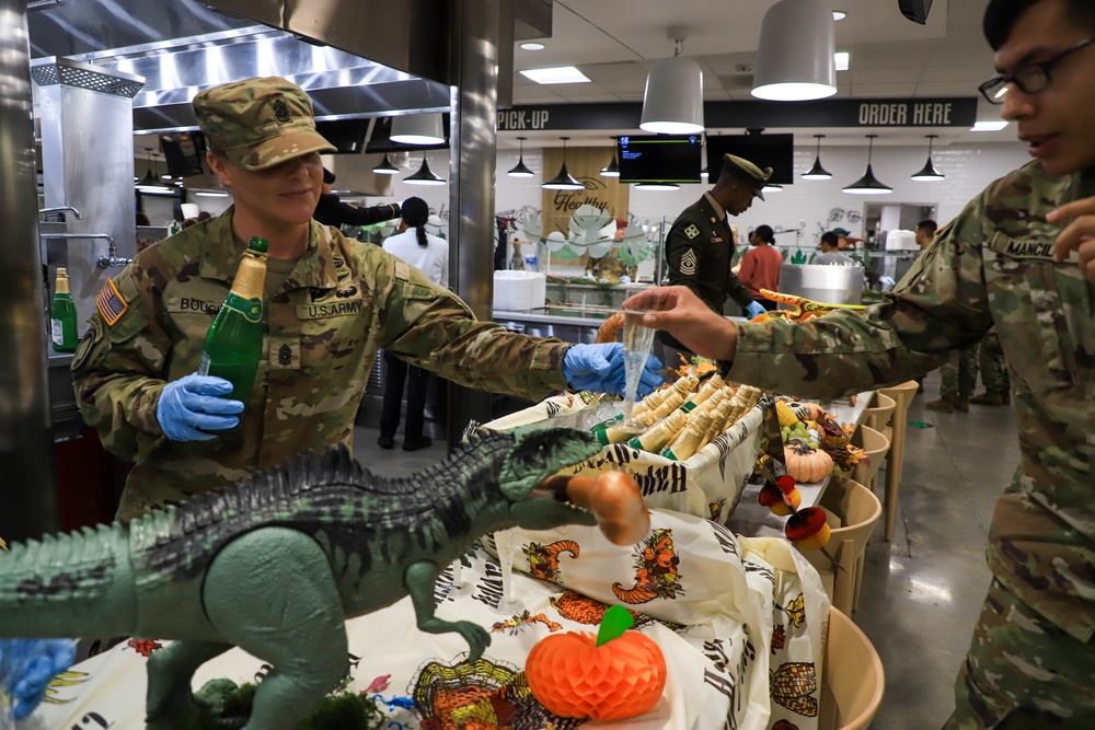 Hunter Army Airfield Serves Soldiers Thanksgiving Meal