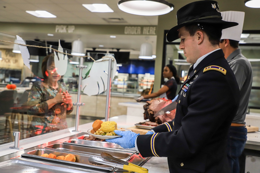 Hunter Army Airfield Serves Soldiers Thanksgiving Meal