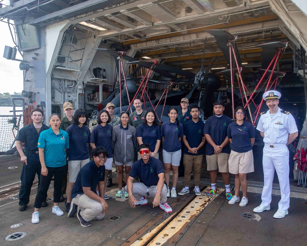 USS Antietam (CG 54) Sailors Visit Palau