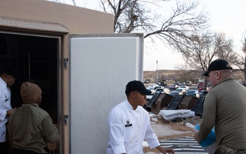 Fort Carson Soldier Cook Thanksgiving Dinner for Families in Need.