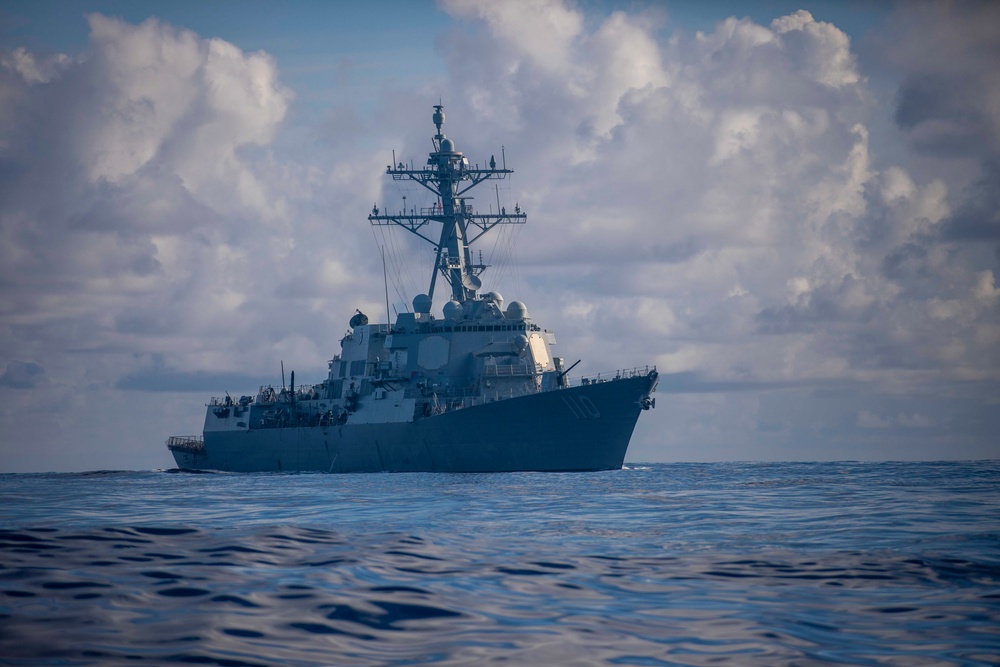 USS William P. Lawrence Transits Pacific Ocean
