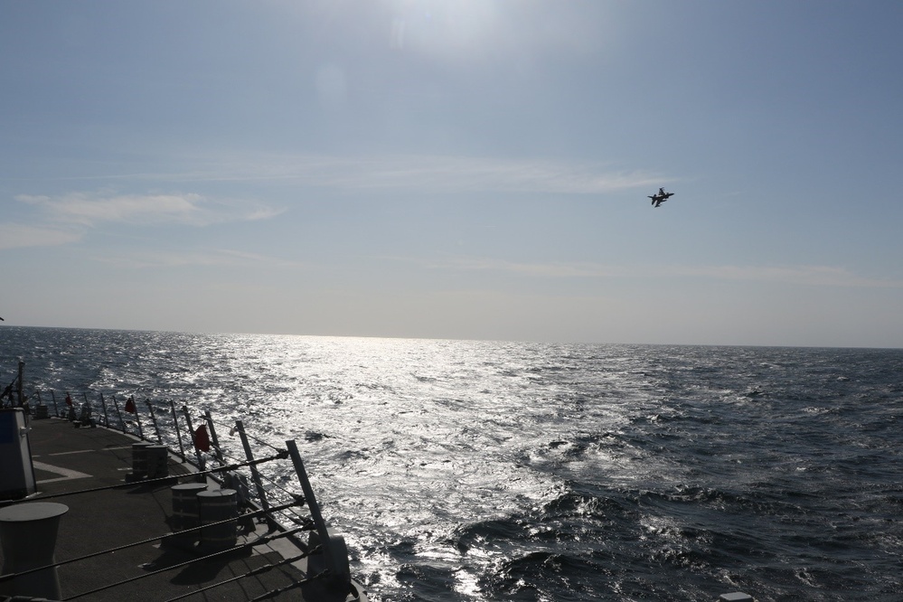 USS Stethem Conducts Flight Operations in the Arabian Gulf