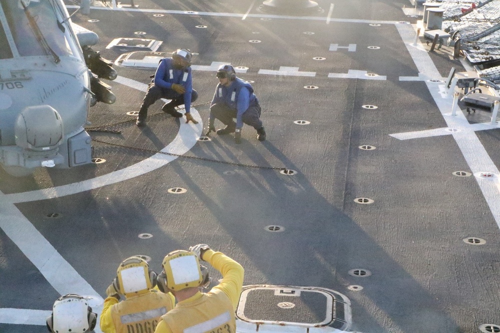 USS Stethem Conducts Flight Operations in the Arabian Gulf