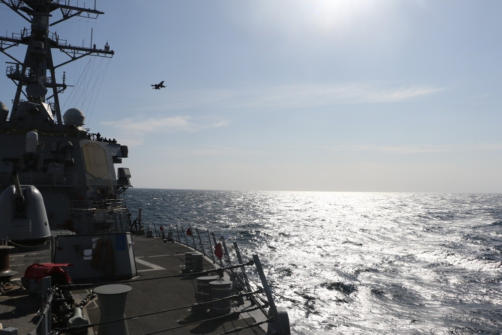 USS Stethem Conducts Flight Operations in the Arabian Gulf