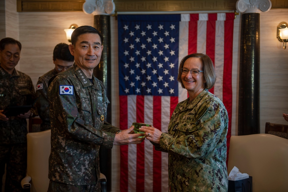 CNO, MCPON, ROK CNO Visit USS Carl Vinson (CVN 70)