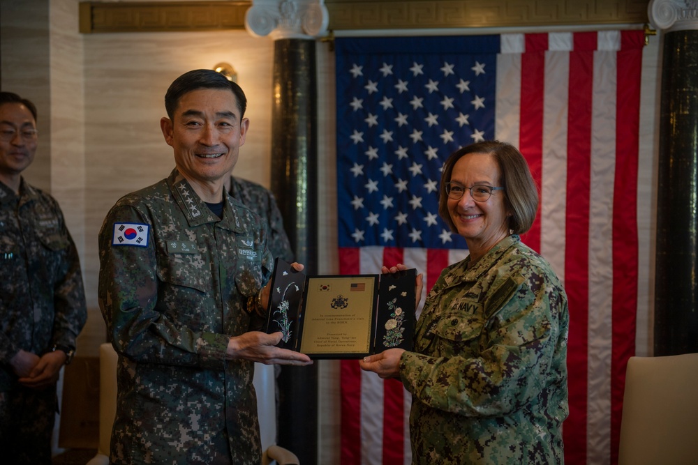 CNO, MCPON, ROK CNO Visit USS Carl Vinson (CVN 70)