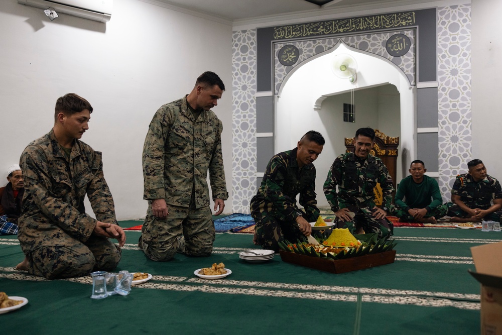 MRF-SEA Marines, Indonesian Korps Marinir, partake in religious ceremony