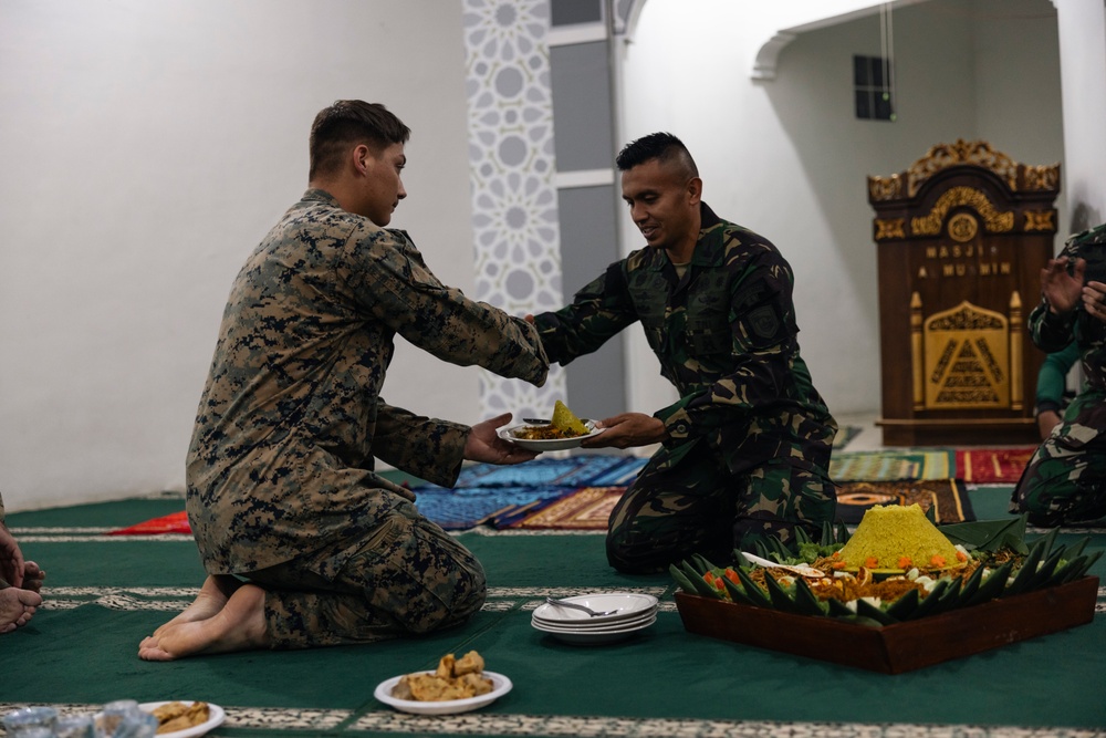 MRF-SEA Marines, Indonesian Korps Marinir, partake in religious ceremony