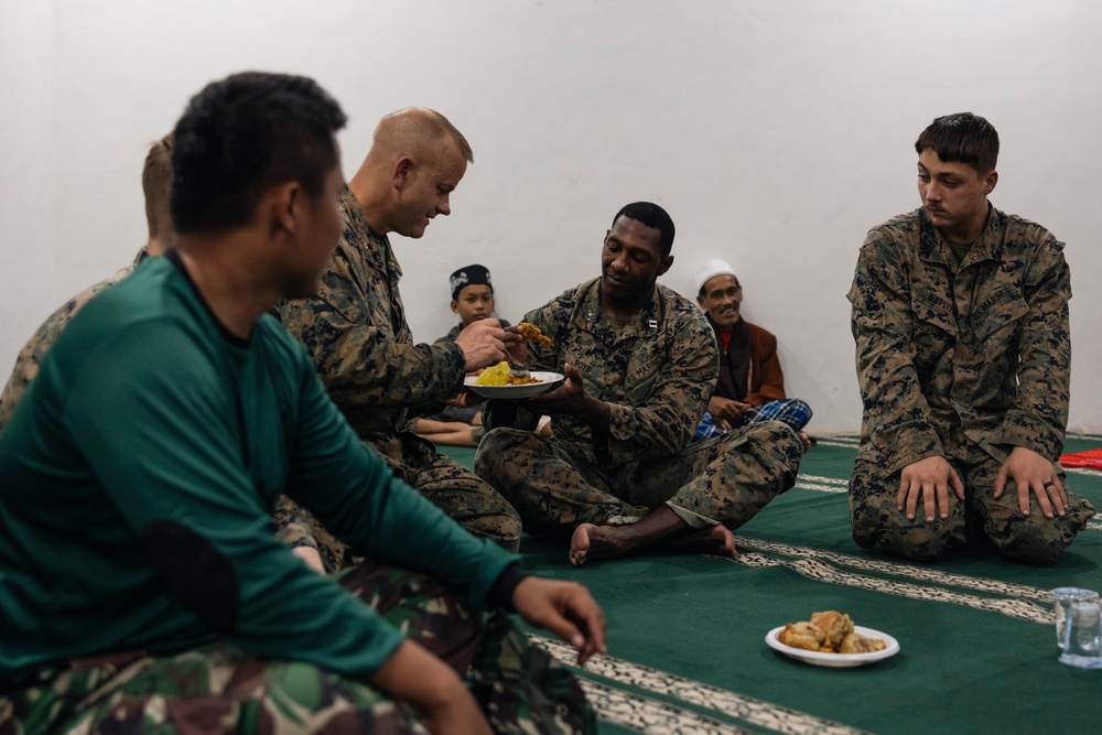 MRF-SEA Marines, Indonesian Korps Marinir, partake in religious ceremony