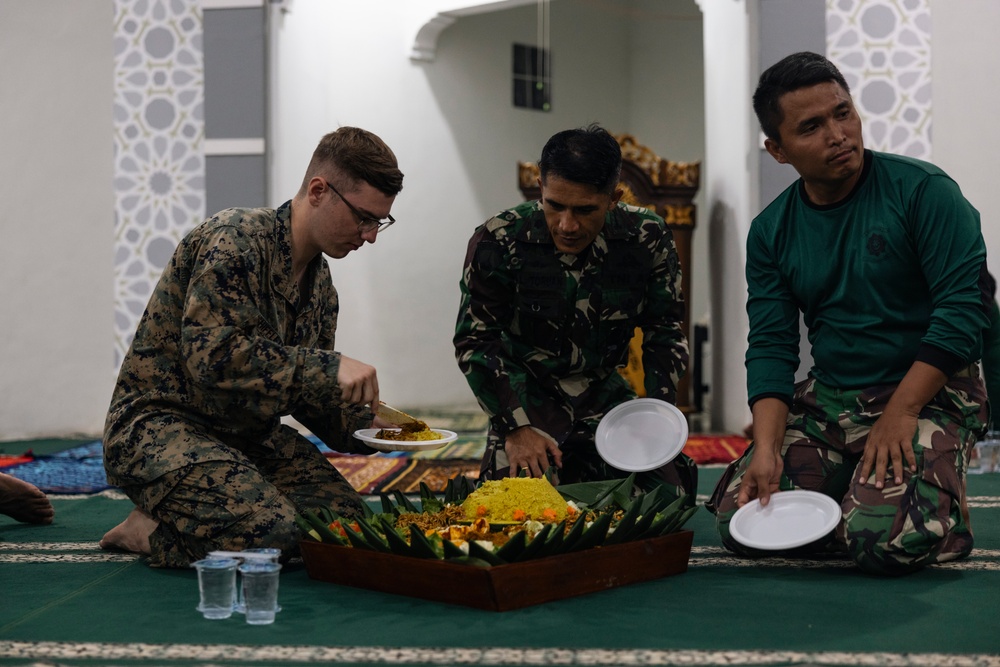 MRF-SEA Marines, Indonesian Korps Marinir, partake in religious ceremony