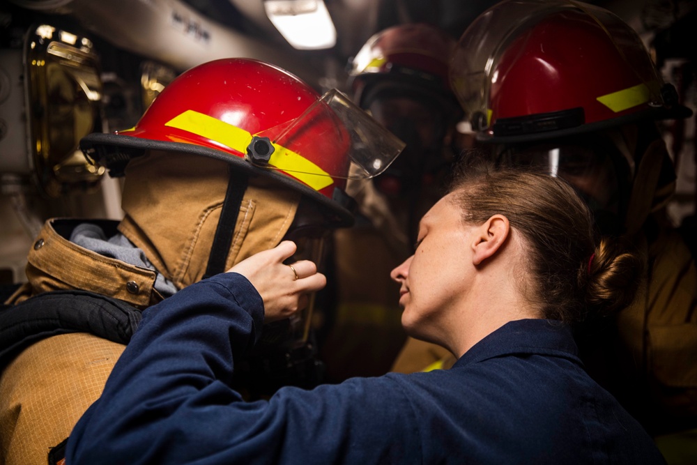USS Philippine Sea (CG 58) Conducts GQ Drill