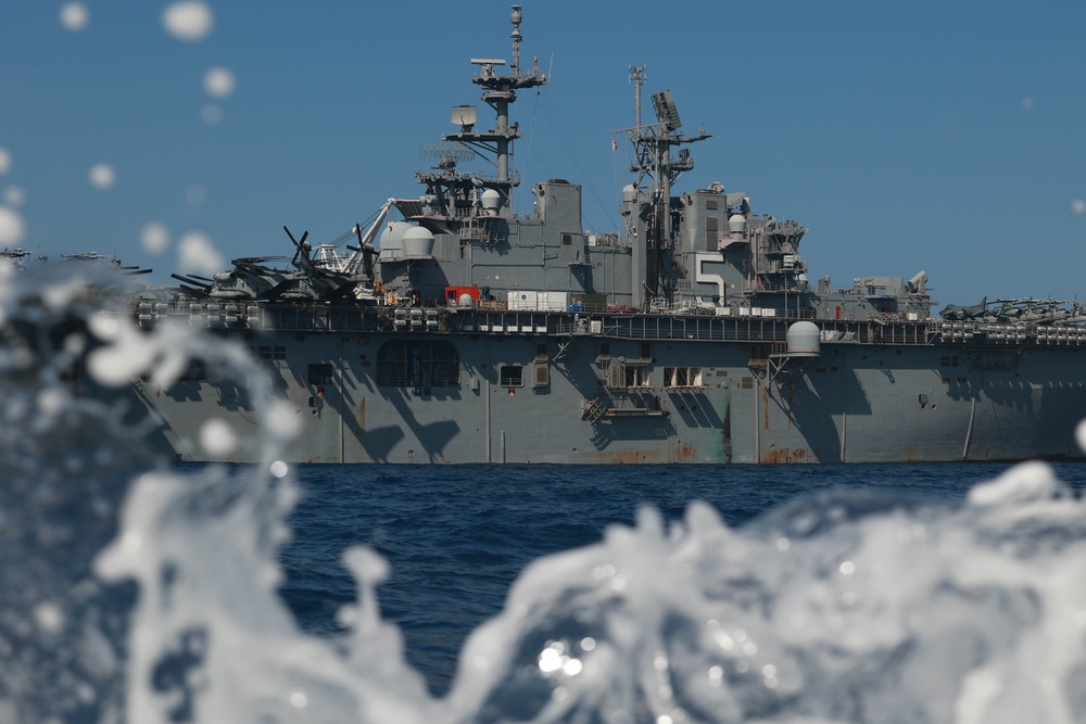 USS Bataan Conducts LCU Operations