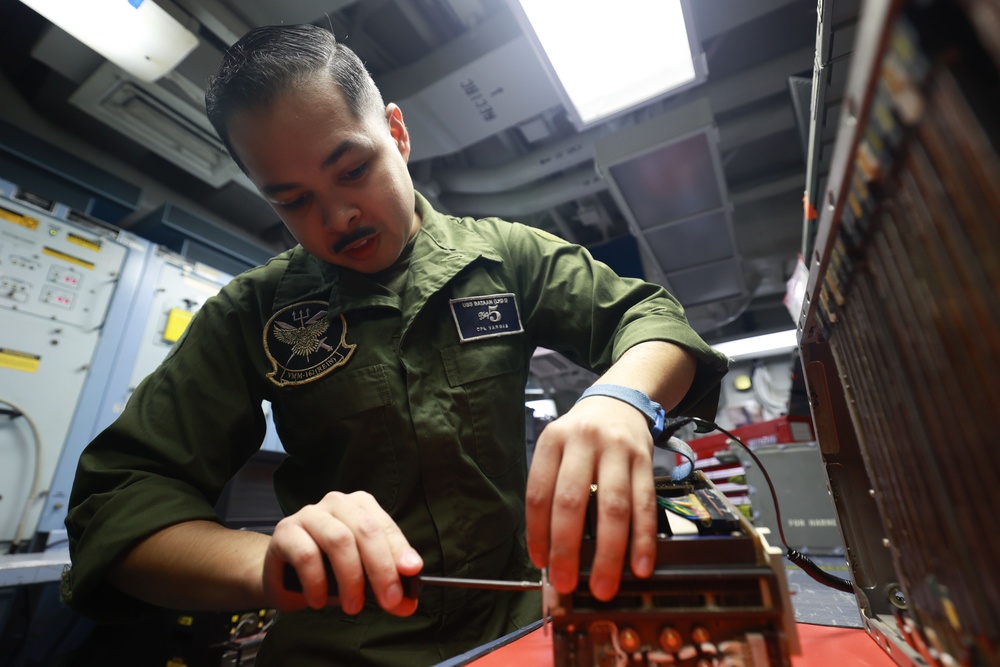 DVIDS - Images - USS Bataan Calibration Lab [Image 6 of 10]