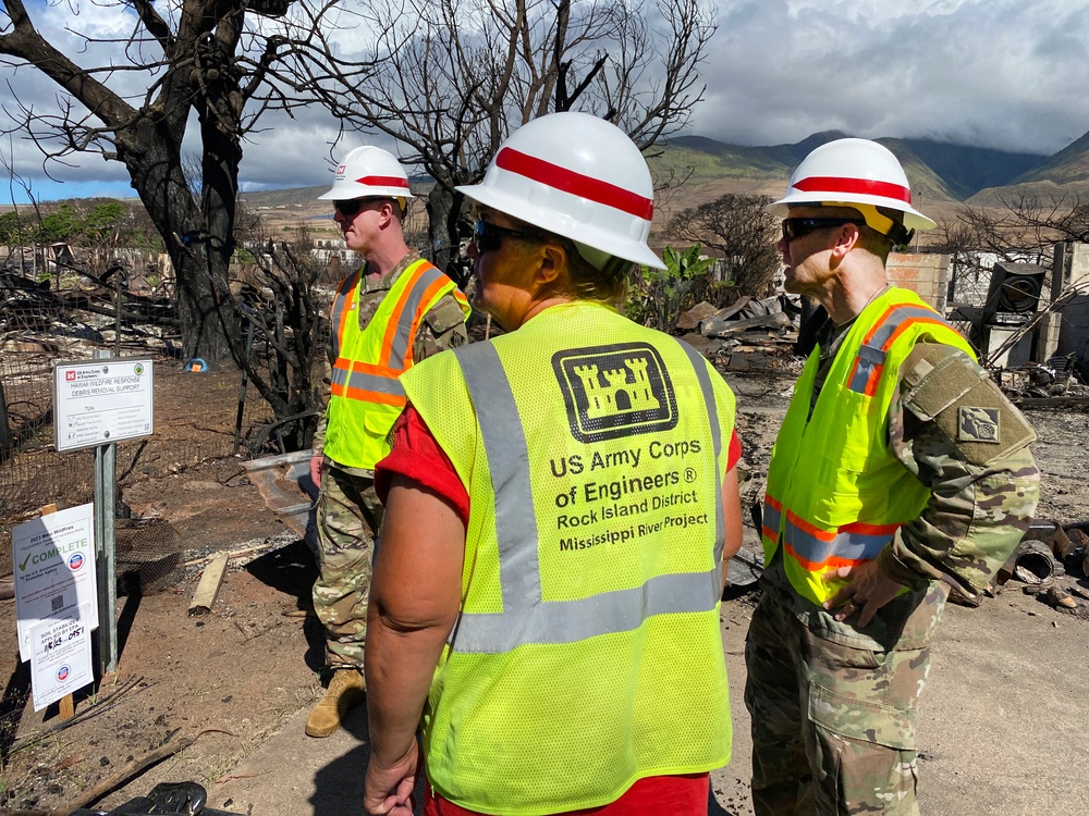 Brig. Gen. Gibbs visits 2023 Hawaiʻi Wildfire Response Mission team members