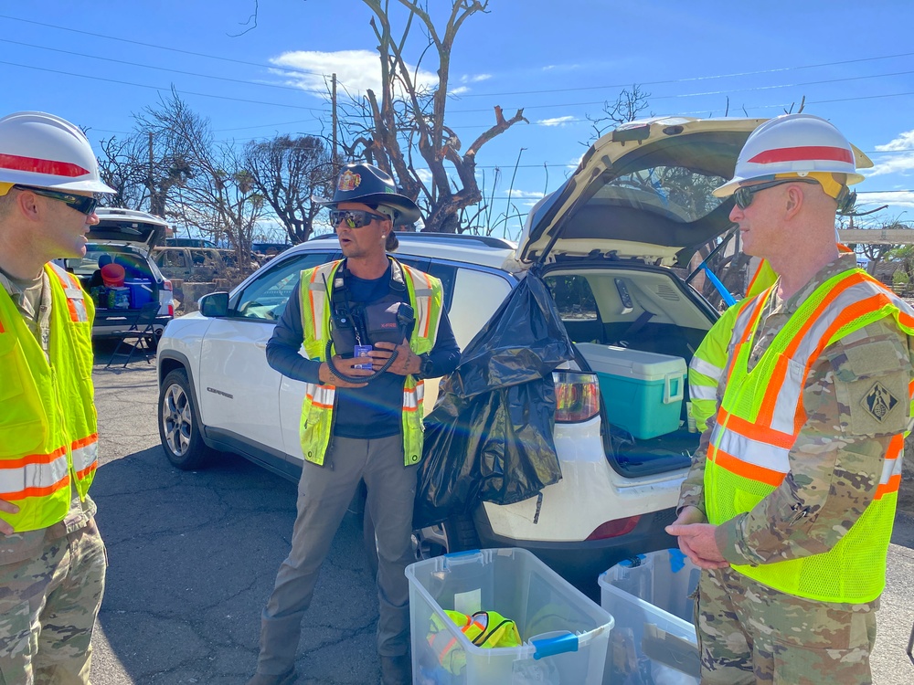 Brig. Gen. Gibbs visits 2023 Hawaiʻi Wildfire Response Mission team members