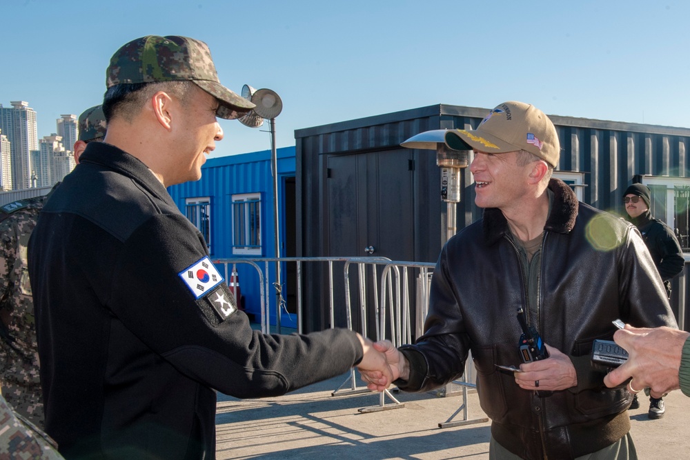 USS Carl Vinson (CVN 70) Leadership Meets with Republic of Korea Maritime Operations Center Director