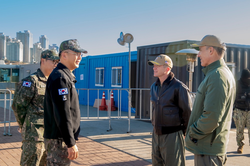 USS Carl Vinson (CVN 70) Leadership Meets with Republic of Korea Maritime Operations Center Director