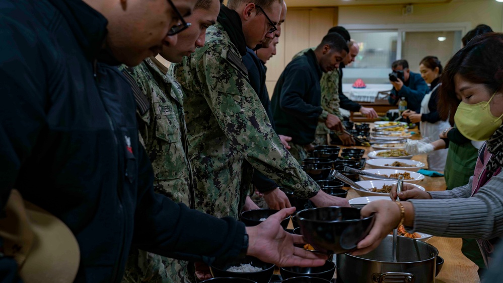 USS Carl Vinson (CVN 70) Sailors Participate in a Community Relations Visit