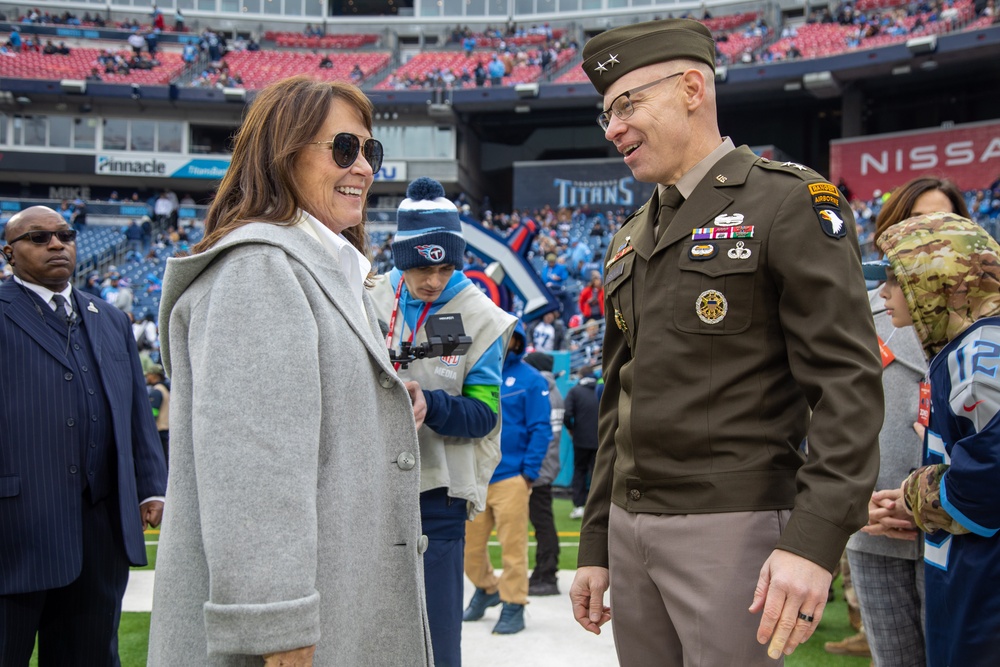 Tennessee Titans Honor Fort Campbell Soldiers During &quot;Salute to Service&quot; Game