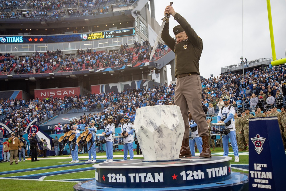 Tennessee Titans Honor Fort Campbell Soldiers During &quot;Salute to Service&quot; Game