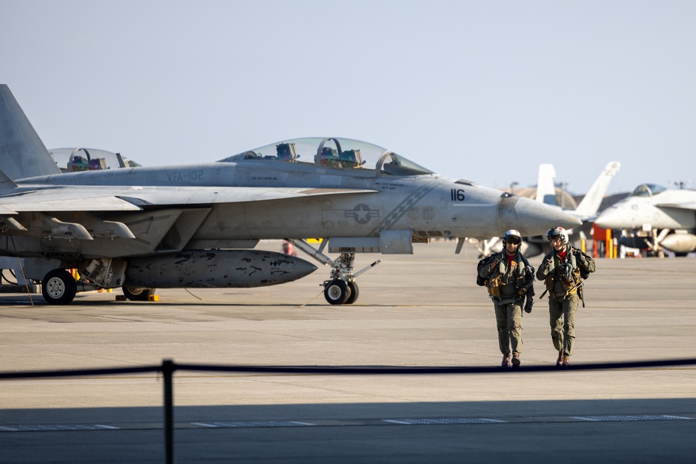 Welcome Home: Sailors with CVW-5 Return to Marine Corps Air Station Iwakuni