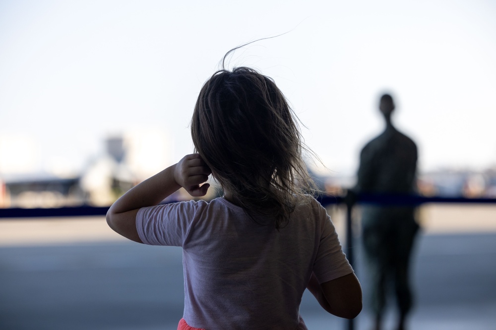 Welcome Home: Sailors with CVW-5 Return to Marine Corps Air Station Iwakuni