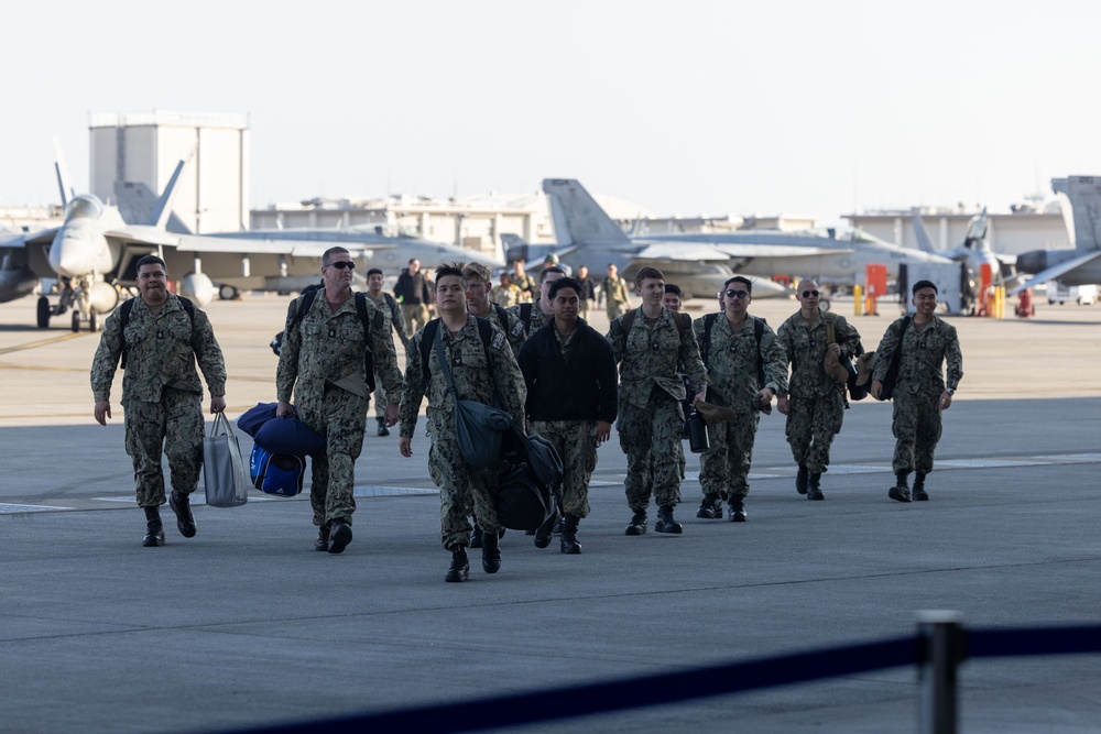 Welcome Home: Sailors with CVW-5 Return to Marine Corps Air Station Iwakuni