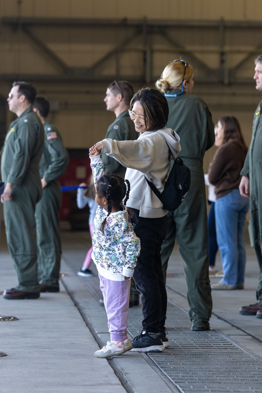 Welcome Home: Sailors with CVW-5 Return to Marine Corps Air Station Iwakuni