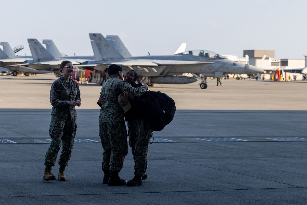 Welcome Home: Sailors with CVW-5 Return to Marine Corps Air Station Iwakuni