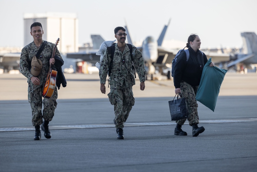 Welcome Home: Sailors with CVW-5 Return to Marine Corps Air Station Iwakuni