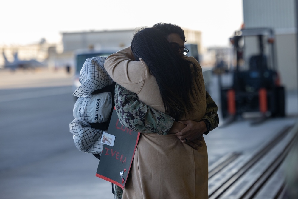 Welcome Home: Sailors with CVW-5 Return to Marine Corps Air Station Iwakuni