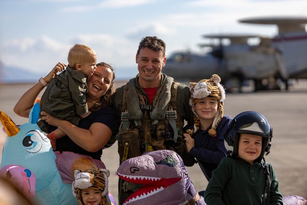 Warm Welcome: Pilots with CVW 5 return to Marine Corps Air Station Iwakuni