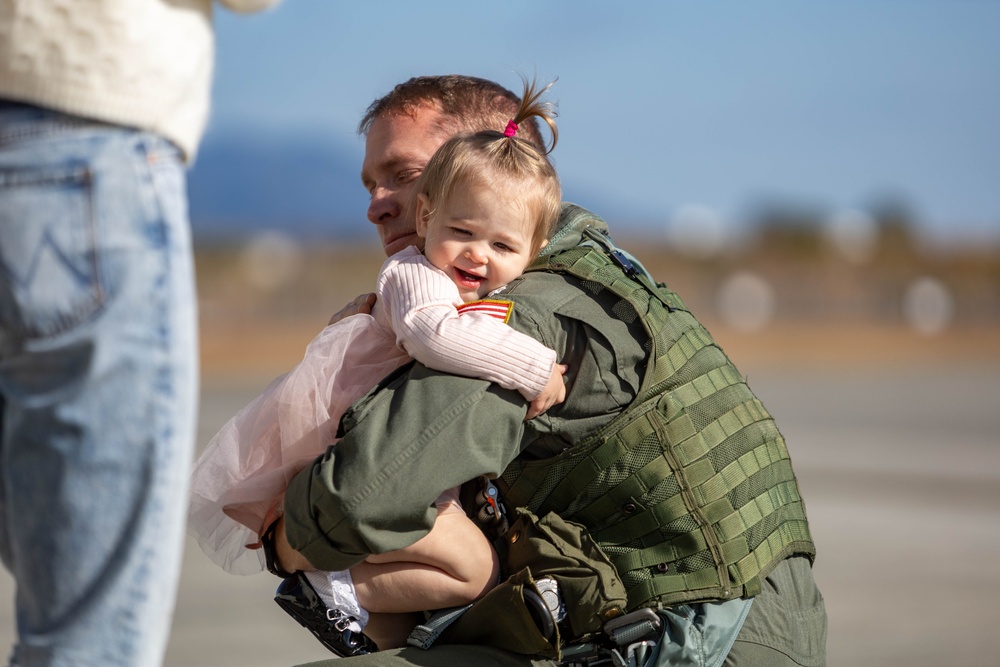 Warm Welcome: Pilots with CVW 5 return to Marine Corps Air Station Iwakuni