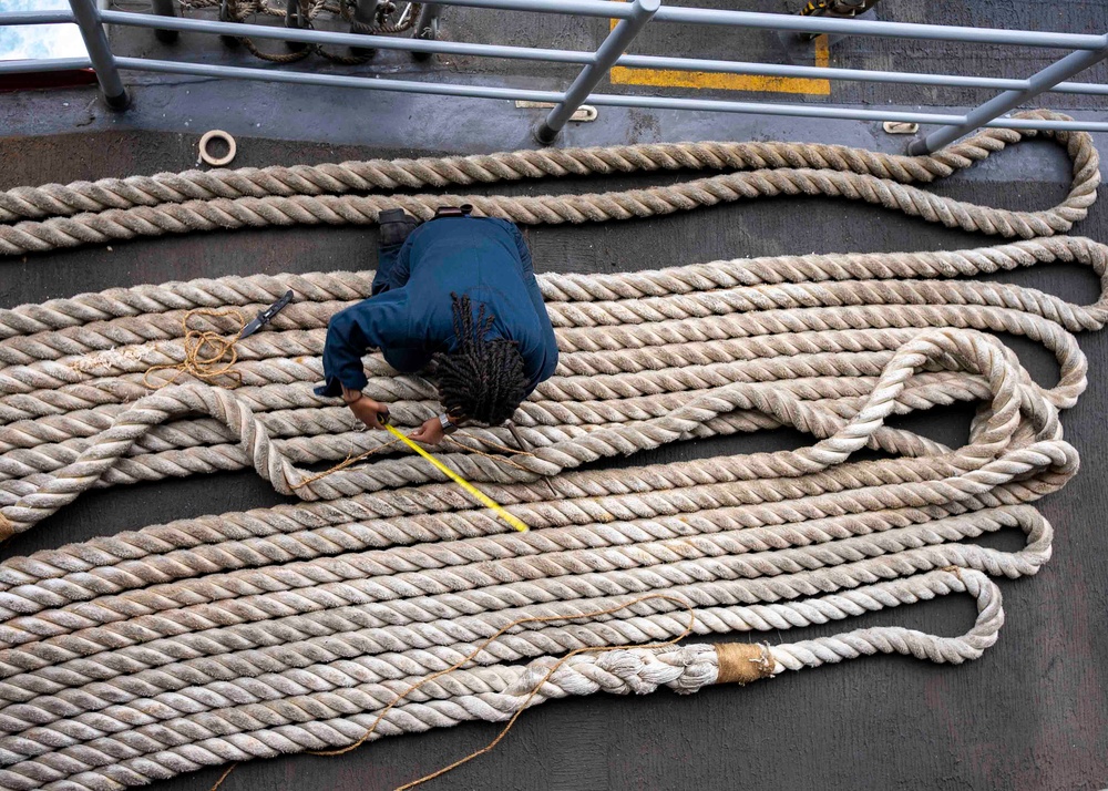 USS Carl Vinson (CVN 70) Sailors Conduct Mooring Line Maintenance