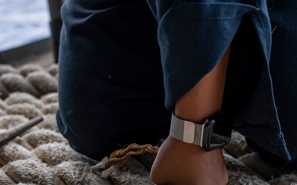 USS Carl Vinson (CVN 70) Sailors Conduct Mooring Line Maintenance