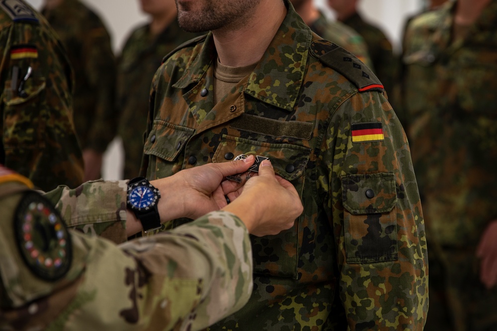 German soldiers receive US Army Marksmanship badges