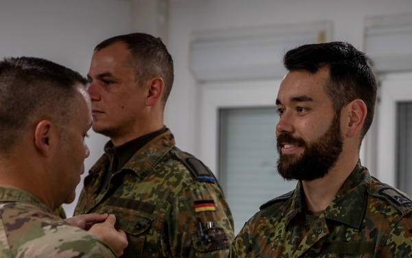 German soldiers receive US Army Marksmanship badges