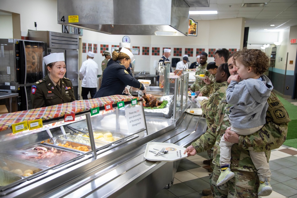 10th MDSB Hosts Thanksgiving Lunch