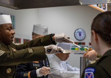 10th MDSB Hosts Thanksgiving Lunch