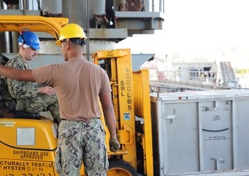 USS Hershel &quot;Woody&quot; Williams Ammunition Offload