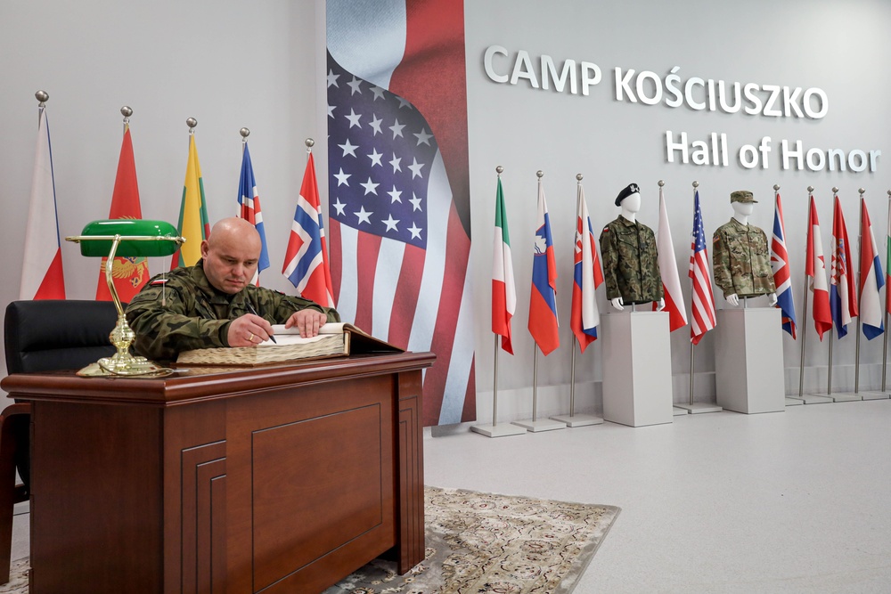 Polish Land Forces 2nd Corps Command Sgt. Maj. Visits U.S. Army V Corps Forward