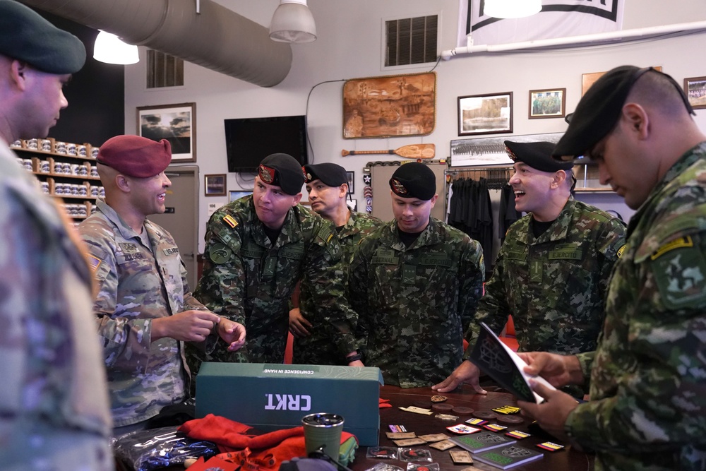 Colombian National Army's Lancero School Commander Visits 7th Special Forces Group in Florida