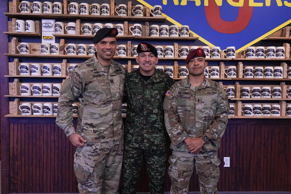 Colombian National Army's Lancero School commander Visits 7th Special Forces Group (Airborne) in Florida