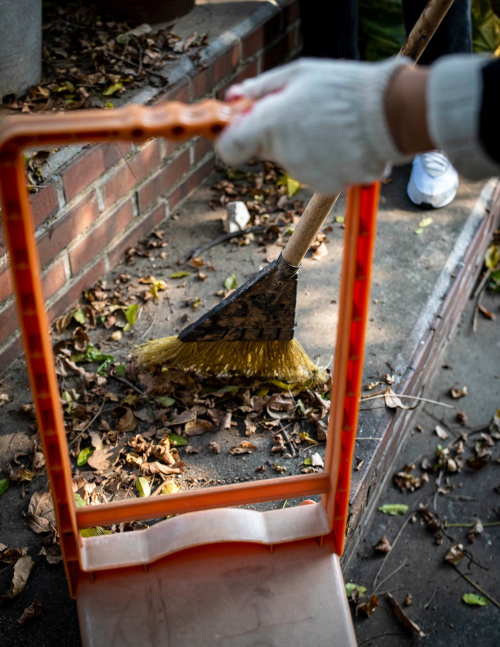 USS Carl Vinson (CVN 70) Sailors Participate in a Community Relations Visit