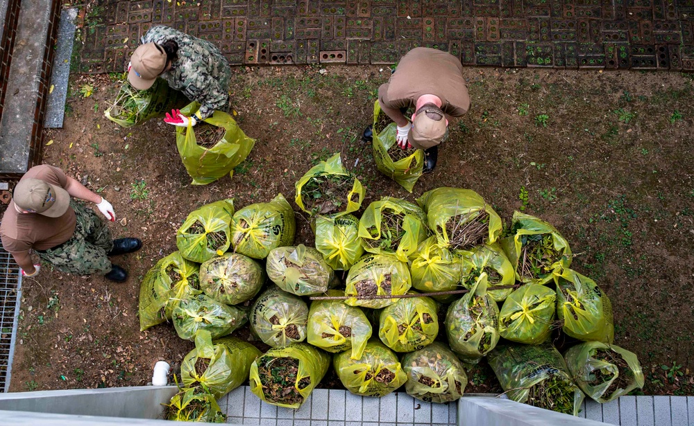 USS Carl Vinson (CVN 70) Sailors Participate in a Community Relations Visit