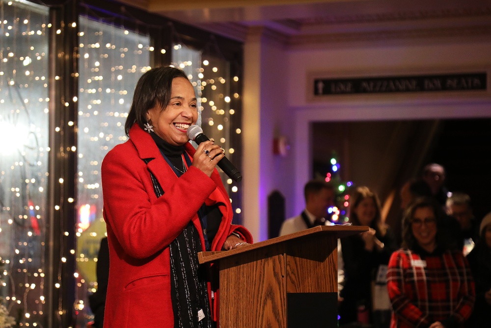 593rd ESC represented during Tacoma Christmas Tree lighting ceremony