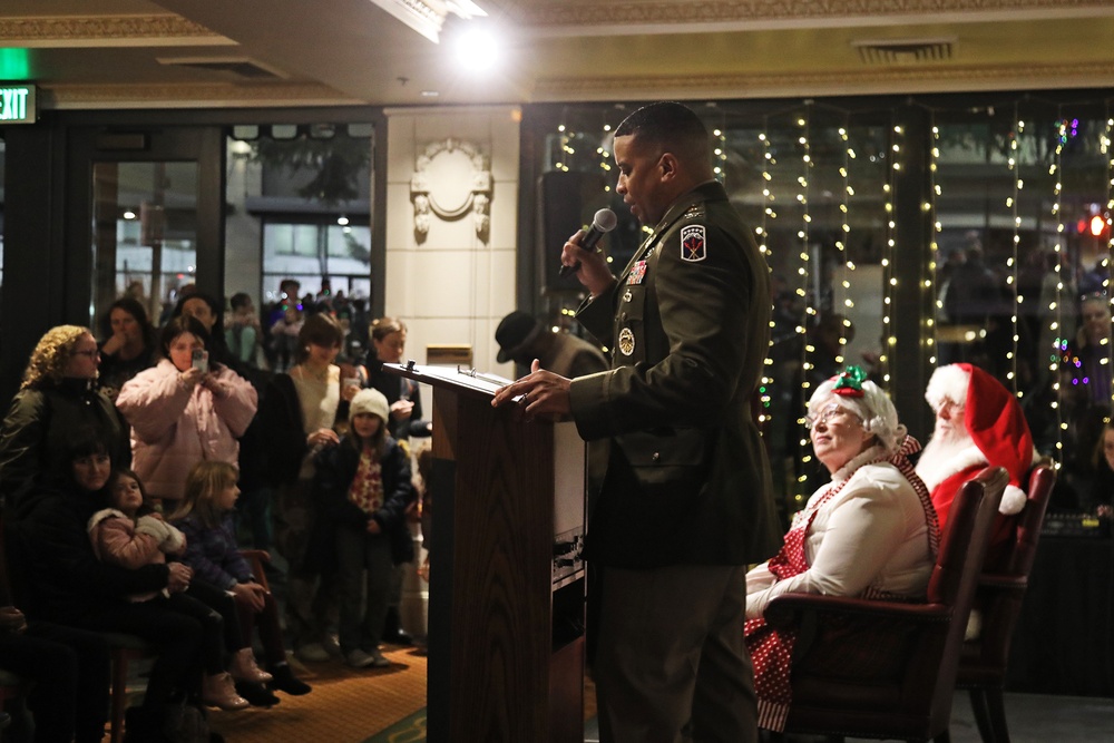 593rd ESC represented during Tacoma Christmas Tree lighting ceremony