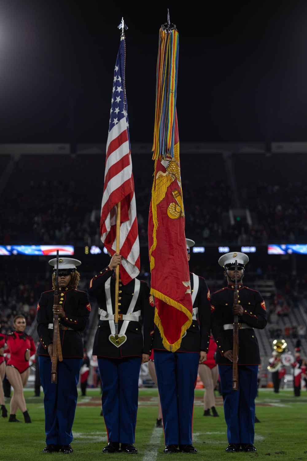 Marines with 1st MARDIV present colors before SDSU game