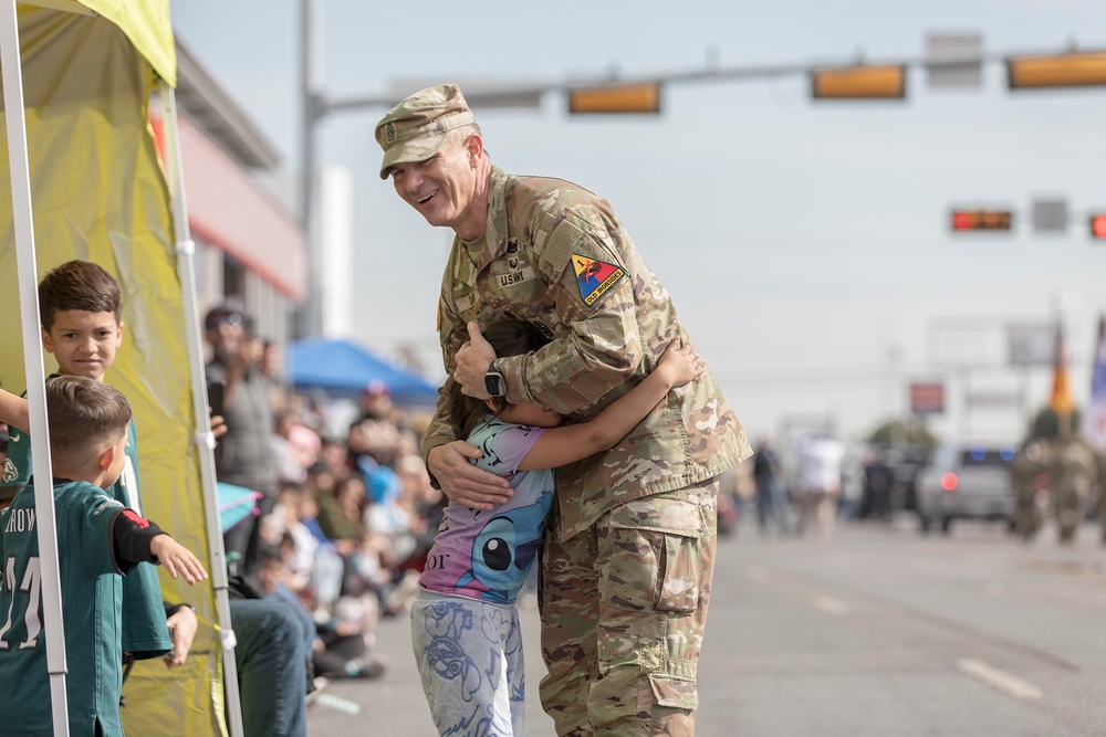 Bliss leaders, Soldiers join El Paso for annual Sun Bowl Thanksgiving parade