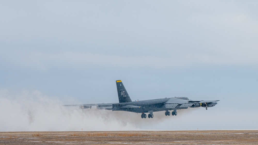 Team Minot keeps jets flying in the snow